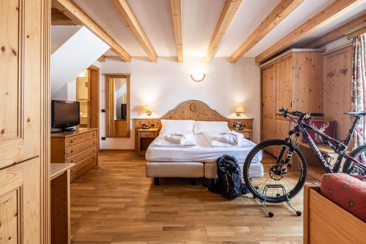 Hotel Soreghes Gran Chalet Campitello di Fassa Dış mekan fotoğraf