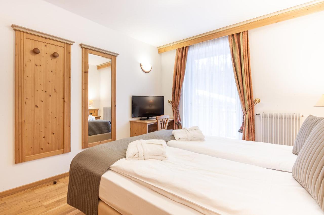 Hotel Soreghes Gran Chalet Campitello di Fassa Dış mekan fotoğraf