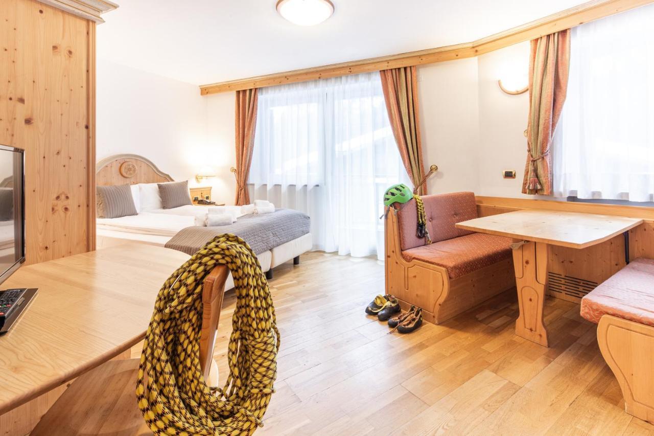 Hotel Soreghes Gran Chalet Campitello di Fassa Dış mekan fotoğraf