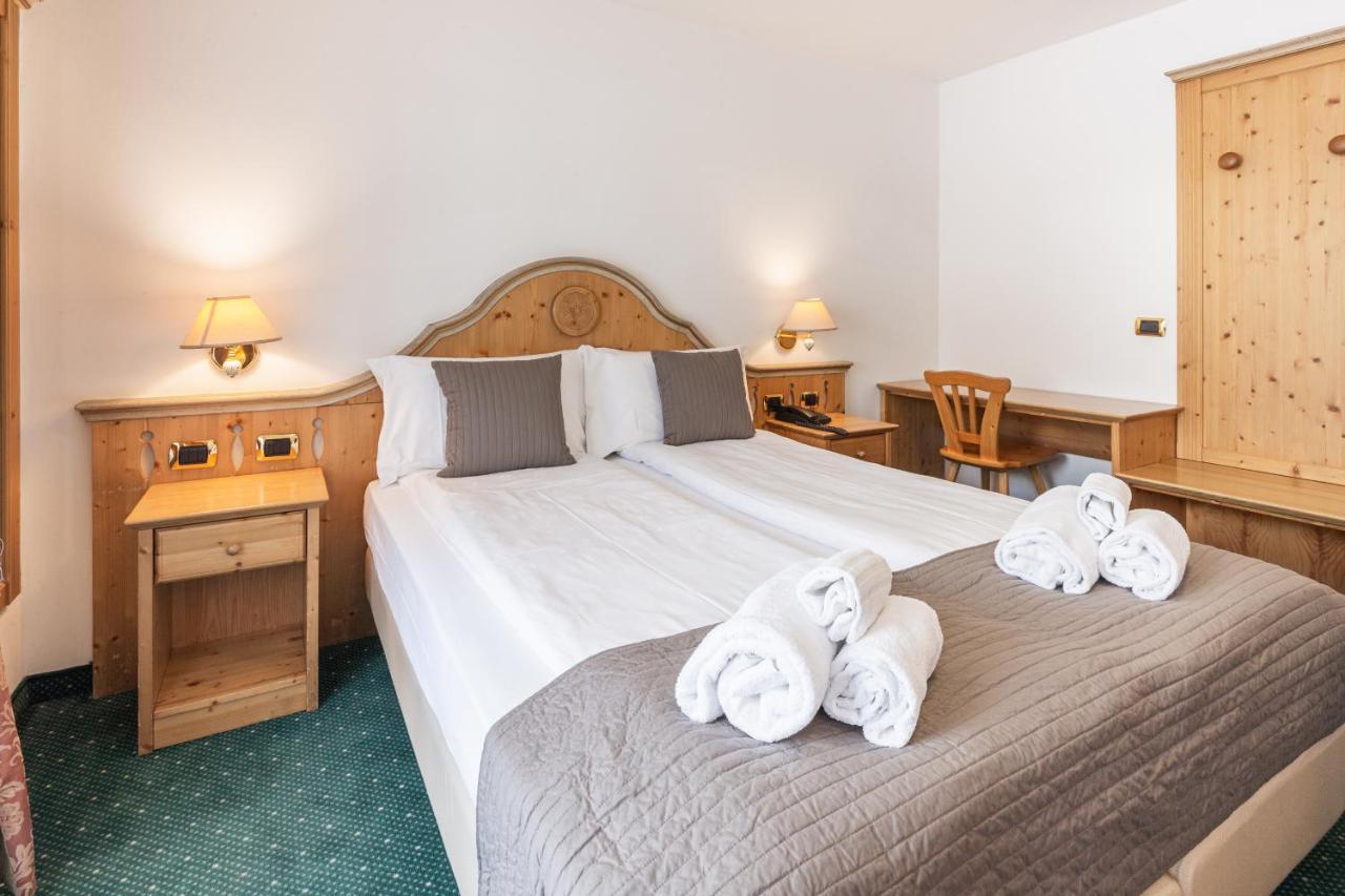 Hotel Soreghes Gran Chalet Campitello di Fassa Dış mekan fotoğraf