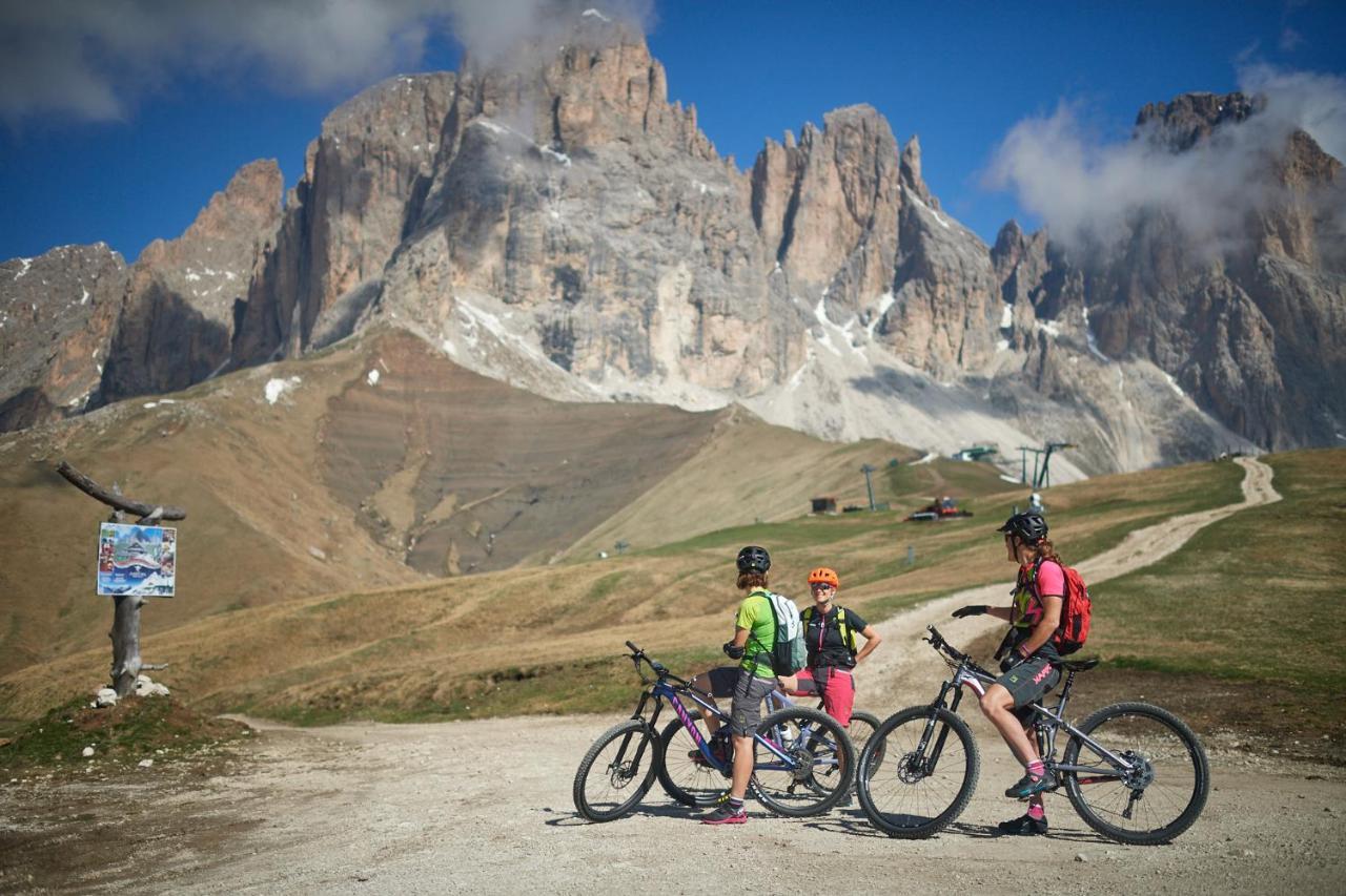 Hotel Soreghes Gran Chalet Campitello di Fassa Dış mekan fotoğraf
