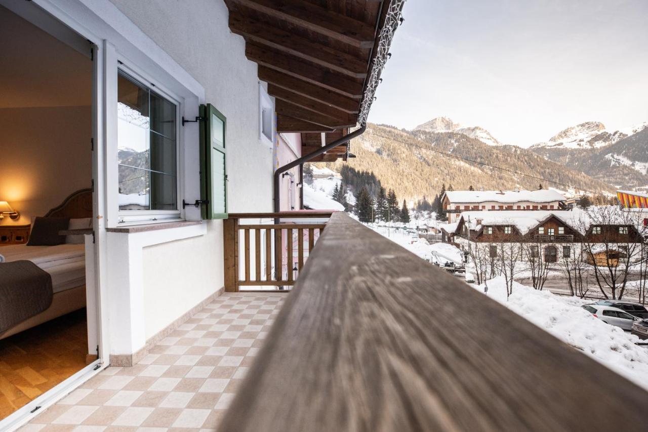 Hotel Soreghes Gran Chalet Campitello di Fassa Dış mekan fotoğraf