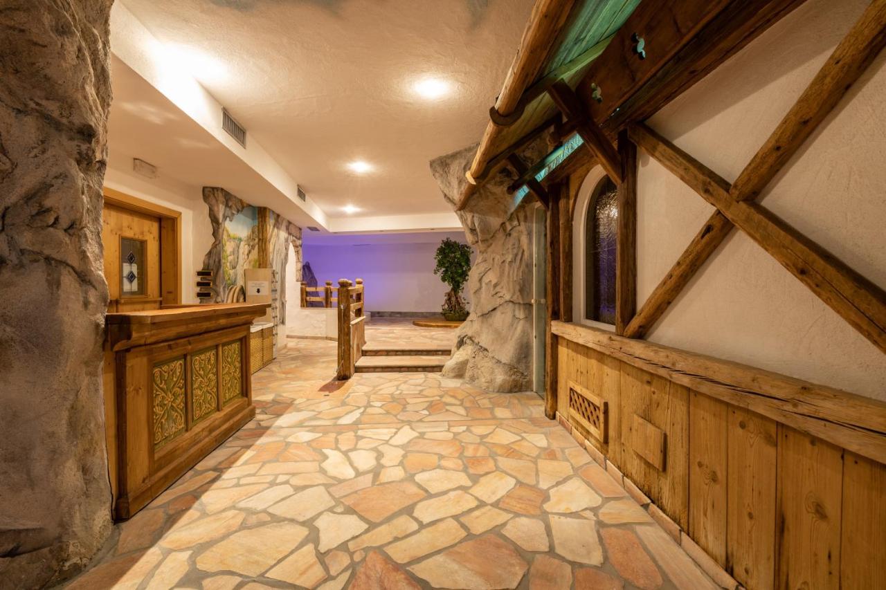 Hotel Soreghes Gran Chalet Campitello di Fassa Dış mekan fotoğraf