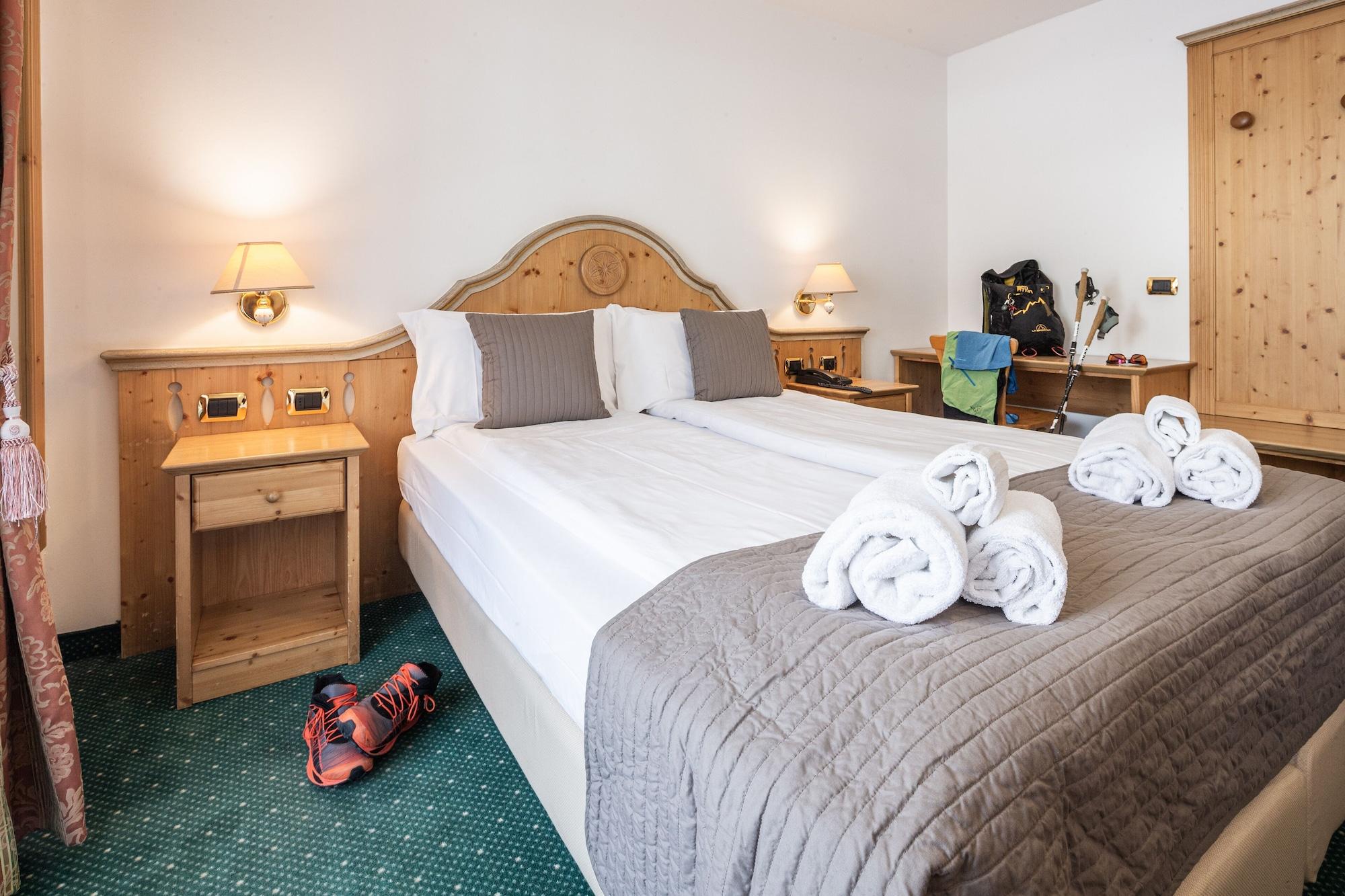 Hotel Soreghes Gran Chalet Campitello di Fassa Dış mekan fotoğraf