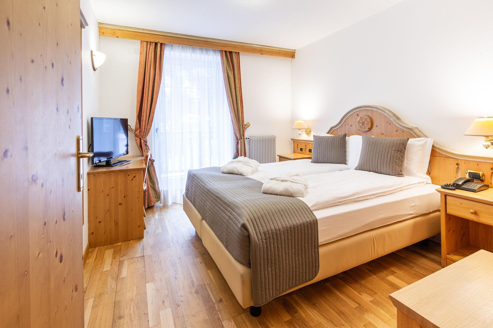Hotel Soreghes Gran Chalet Campitello di Fassa Dış mekan fotoğraf
