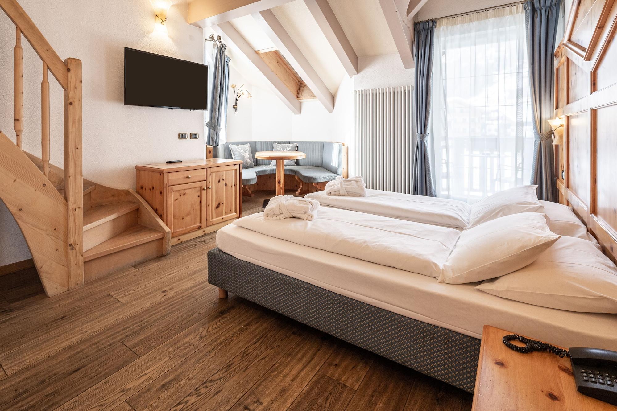 Hotel Soreghes Gran Chalet Campitello di Fassa Dış mekan fotoğraf