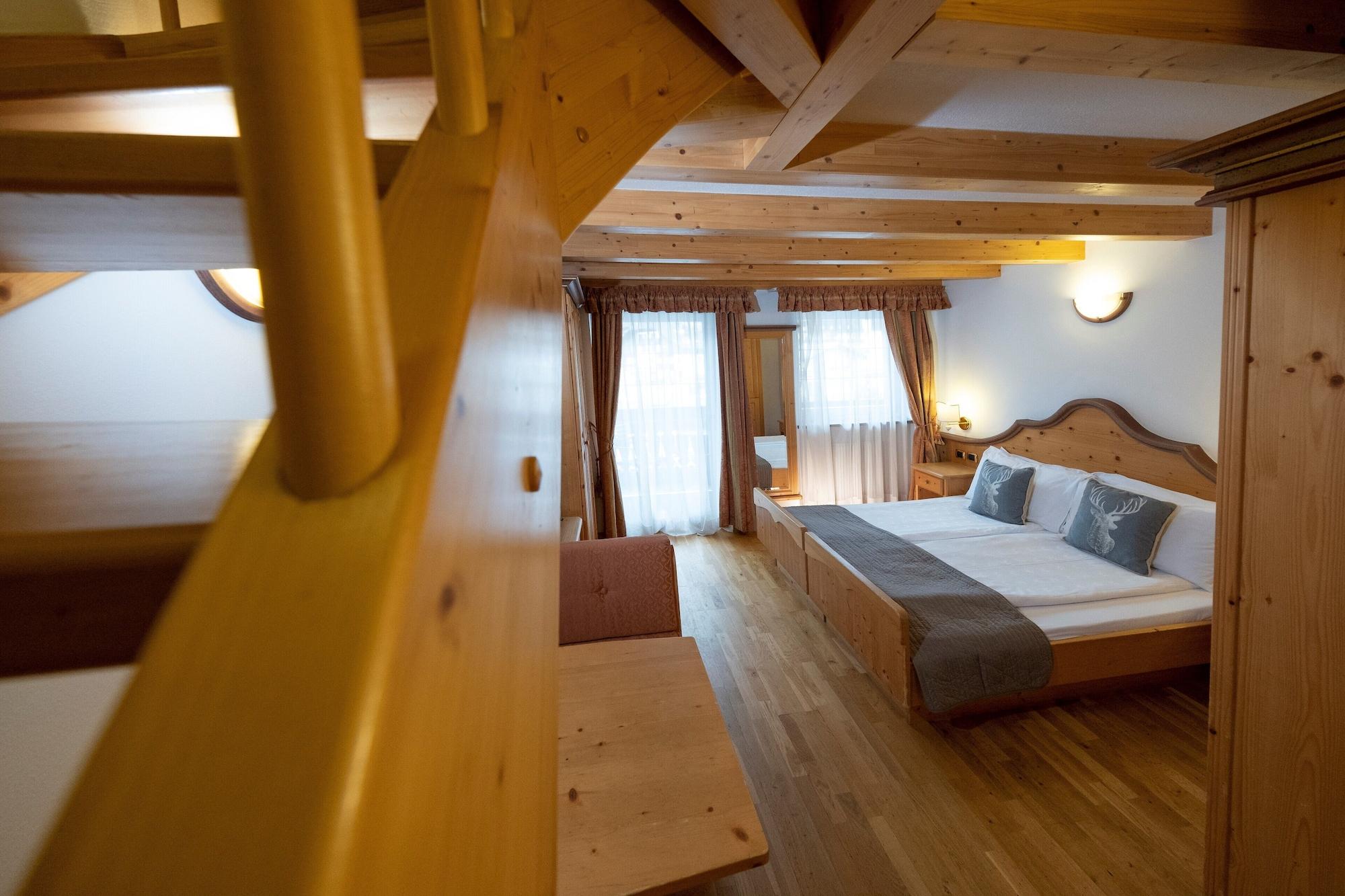 Hotel Soreghes Gran Chalet Campitello di Fassa Dış mekan fotoğraf