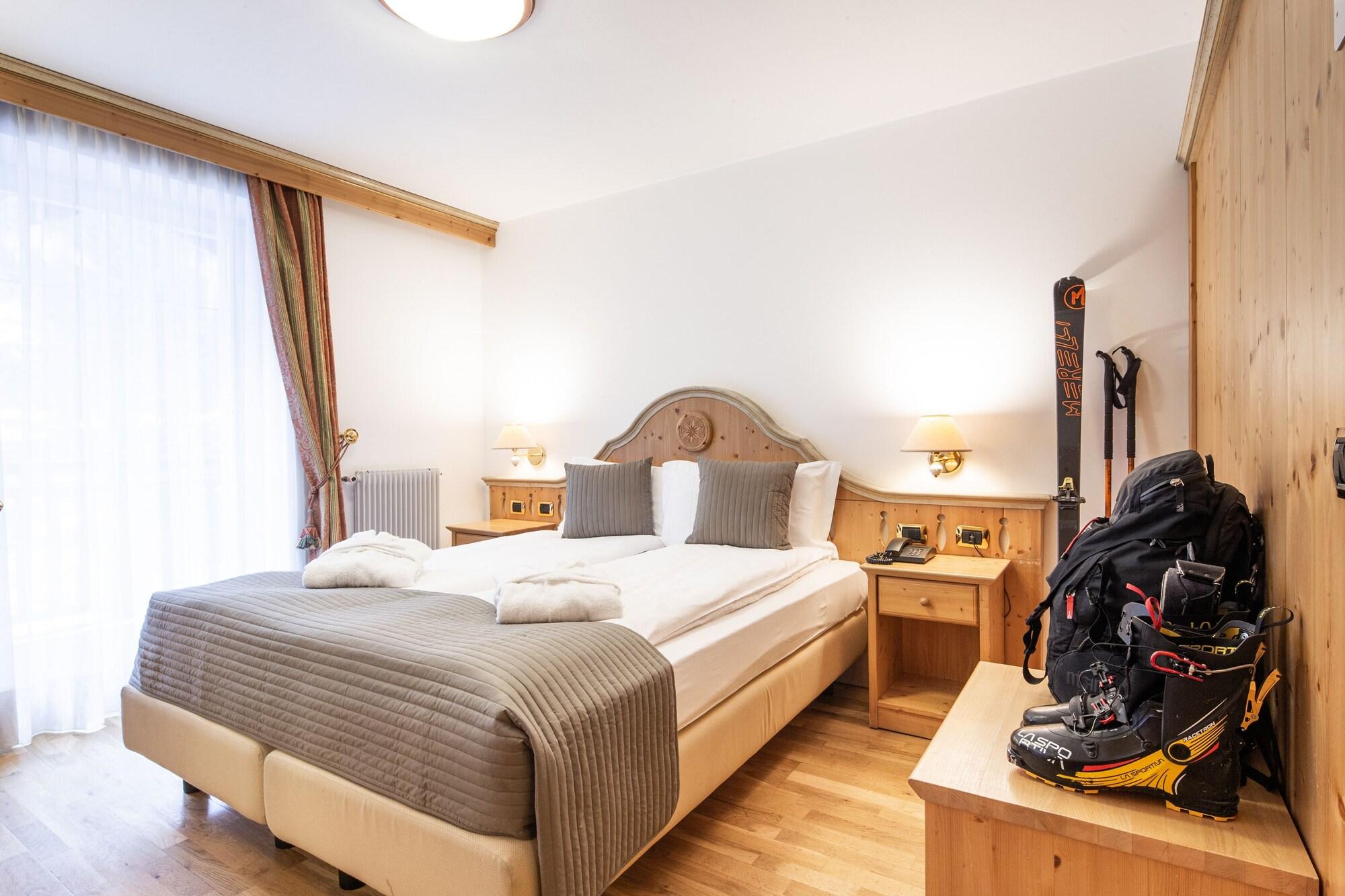 Hotel Soreghes Gran Chalet Campitello di Fassa Dış mekan fotoğraf