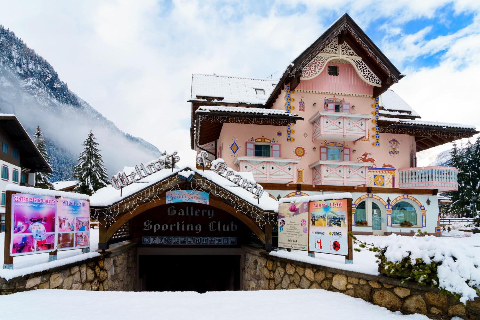 Hotel Soreghes Gran Chalet Campitello di Fassa Dış mekan fotoğraf