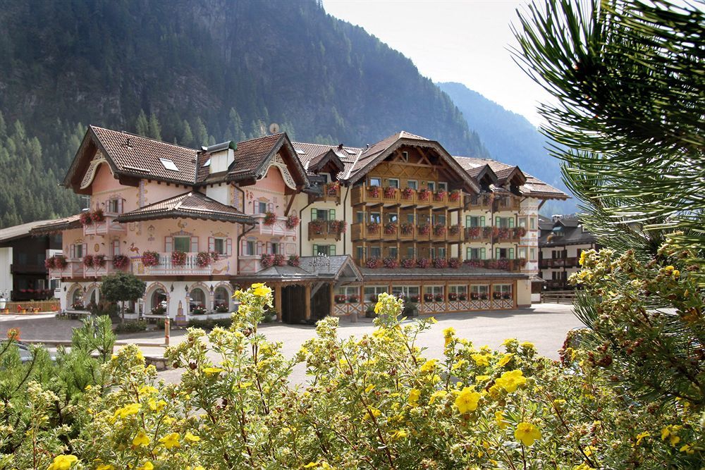 Hotel Soreghes Gran Chalet Campitello di Fassa Dış mekan fotoğraf