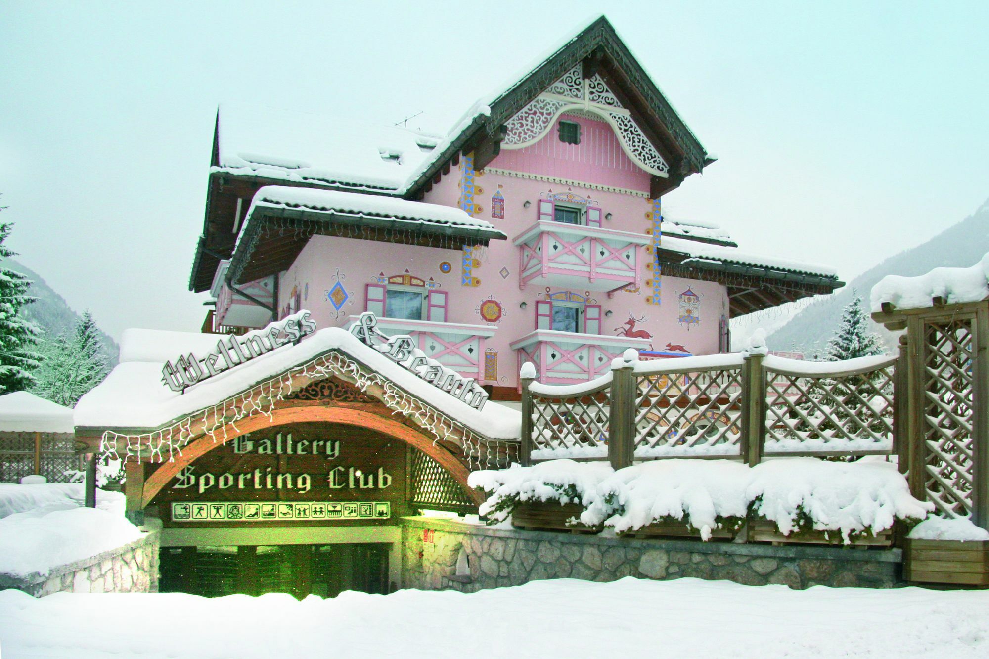Hotel Soreghes Gran Chalet Campitello di Fassa Dış mekan fotoğraf